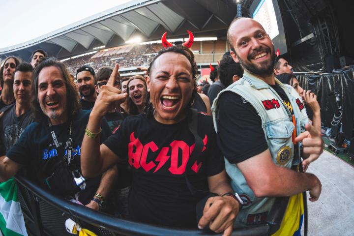 Público asistente al primero de los dos conciertos de AC/DC en Sevilla.