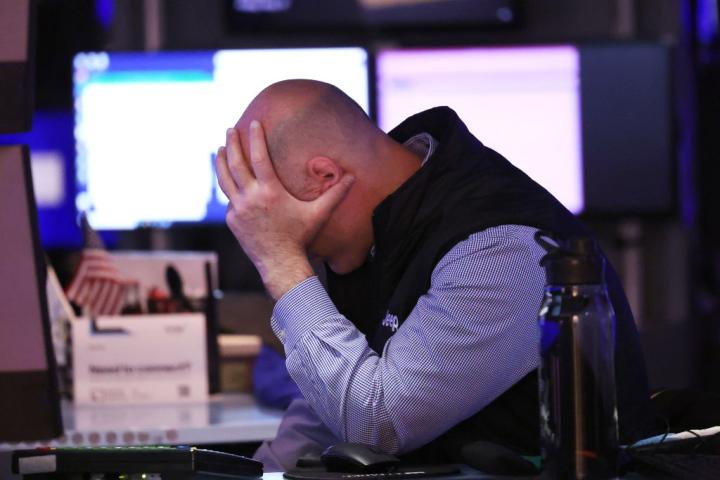 Un inversor, en un momento de tensión en Wall Street