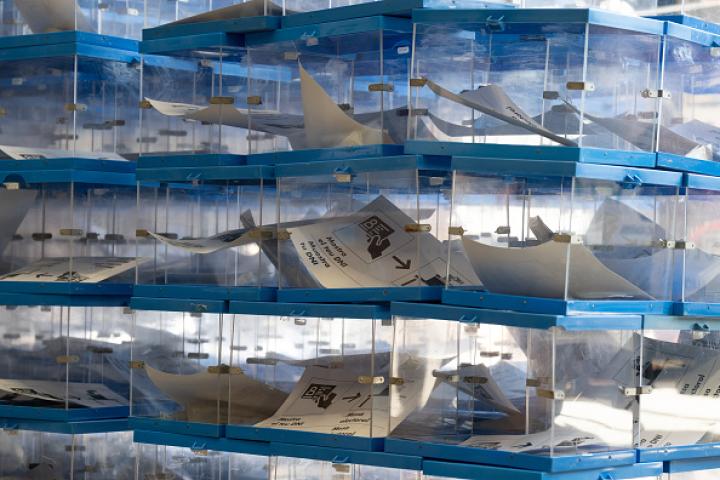 Urnas en Barcelona preparadas para las elecciones europeas del 9J.