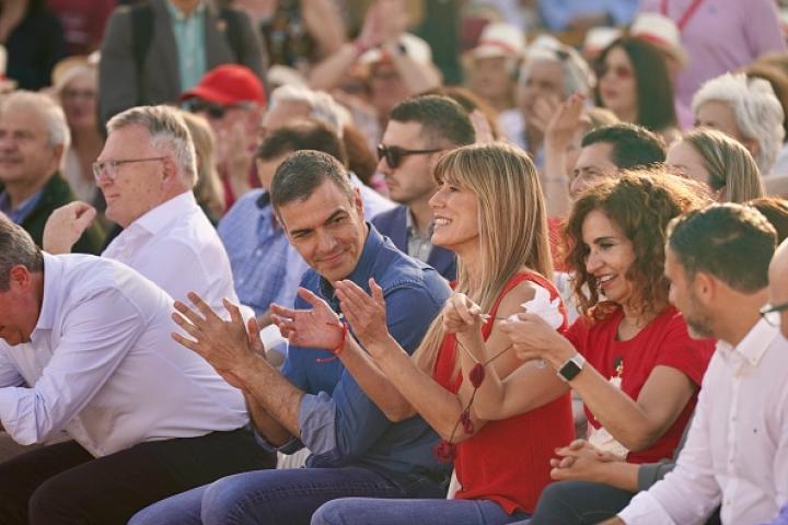 El presidente del Gobierno, Pedro Sánchez, y su esposa, Begoña Gómez.