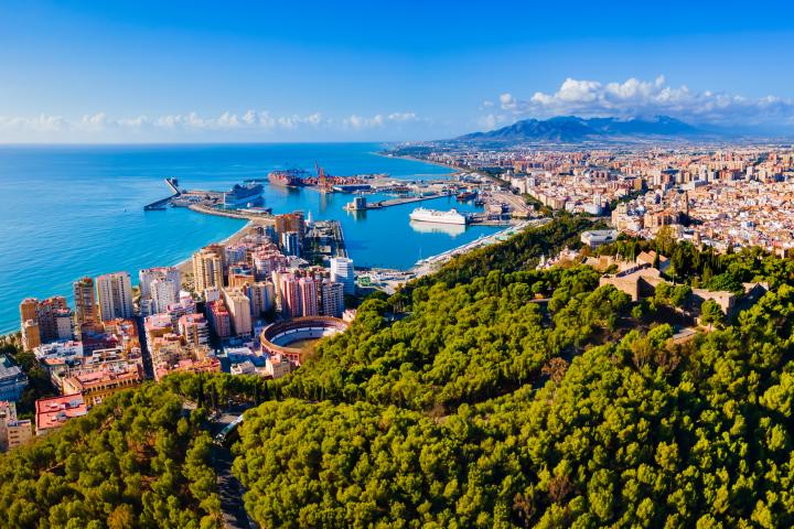 Vista panorámica de Málaga, donde se ha vendido el primer premio de la Lotería Nacional de hoy sábado 8 de junio.