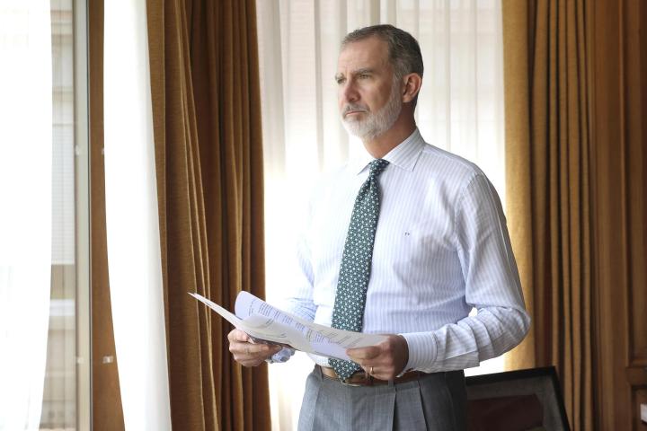 Foto de Felipe VI en su despacho.