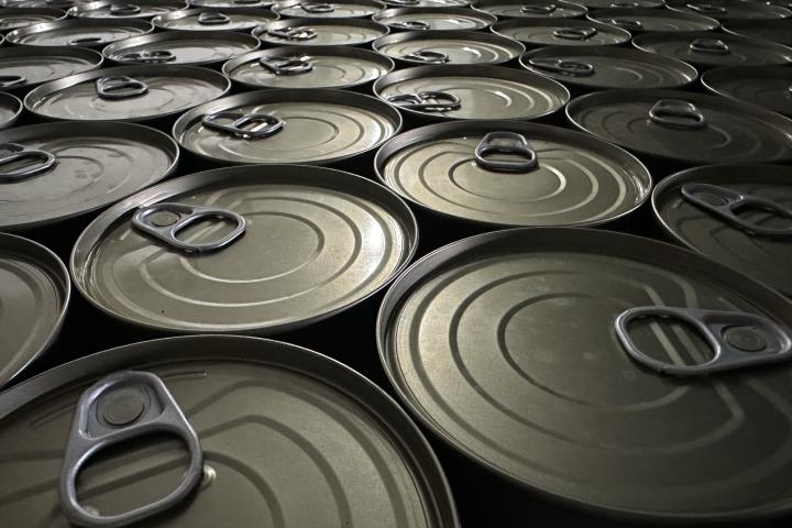 Latas de conserva.