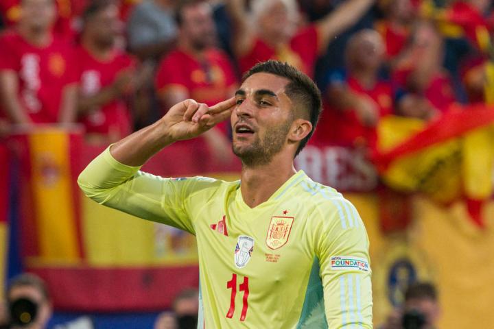 Ferrán celebra su gol a Albania