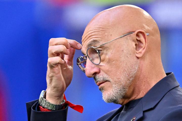 Luis de la Fuente, pensativo