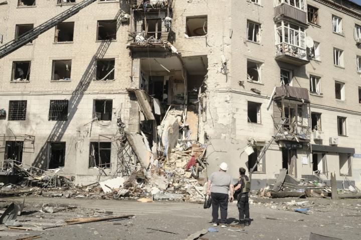 Un edificio de Járkov, destruido por un bombardeo ruso.