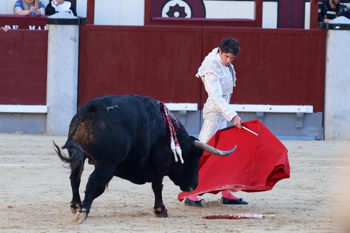 El torero Sebastián Castella durante una corrida en Las Ventas