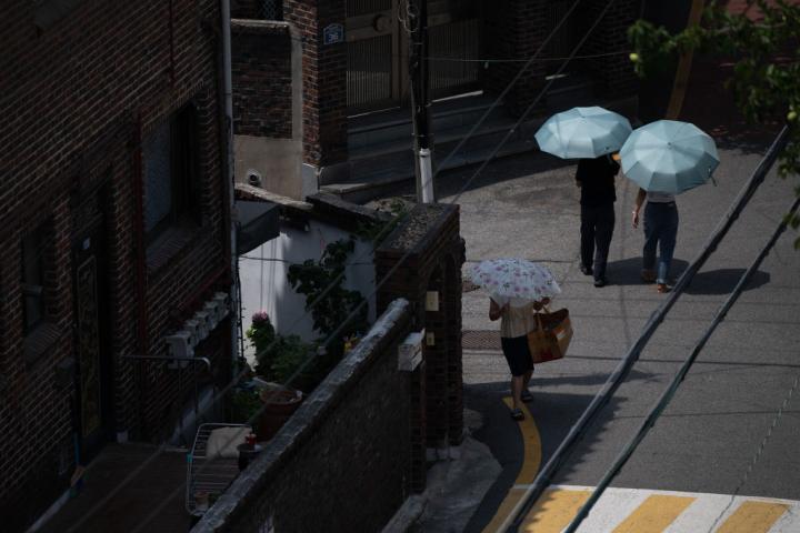 Imagen de una calle prácticamente vacía en Seul