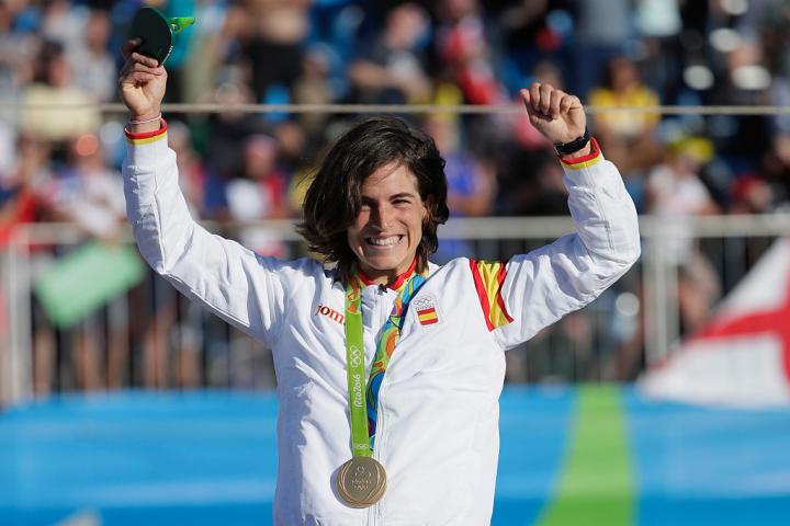 Maialen Chourraut, con su oro en el podio de Río 2016
