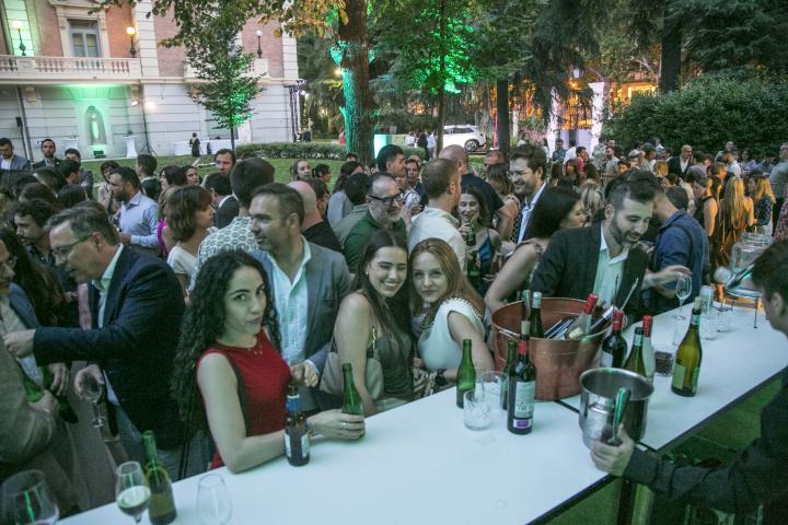 alt="alt="La fiesta, al caer la noche.""