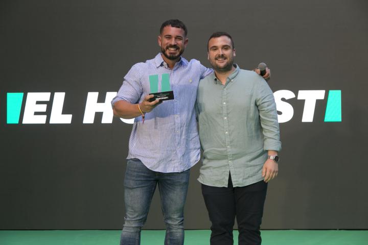 alt="alt="Pablo Cabezali, de Huffeando con Pablo, fue uno de los premiados. En la foto, con Álvaro Palazón.""