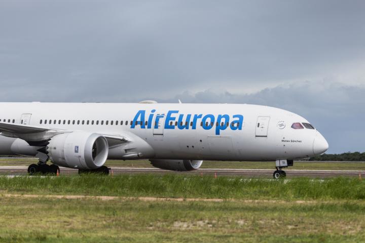 El avión de Air Europa desviado por una turbulencia, aterriza en Brasil