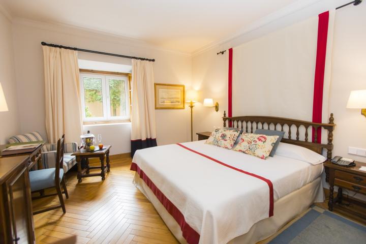 Habitación doble del Parador de Ribadeo.