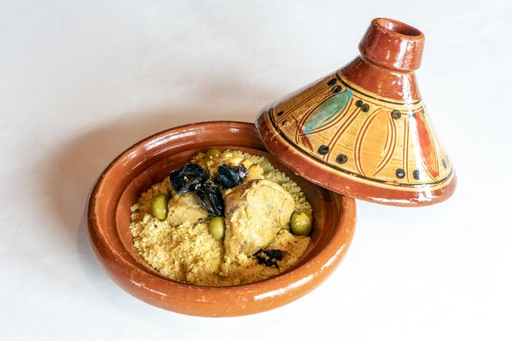 La gastronomía arabigoandaluza del Parador de Melilla es uno de sus grandes atractivos.