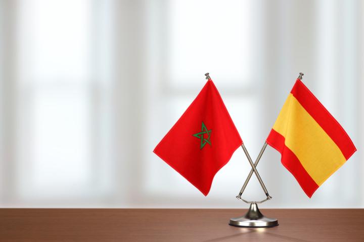 Imagen de las banderas de Marruecos y de España.