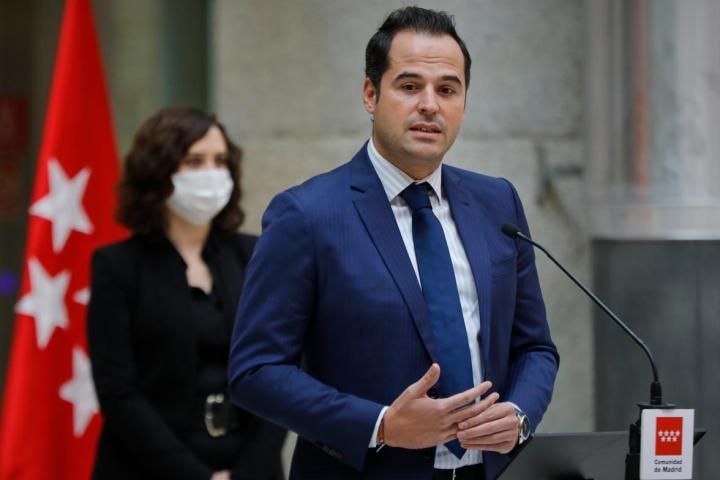 Foto de archivo de Ignacio Aguado e Isabel Díaz Ayuso.