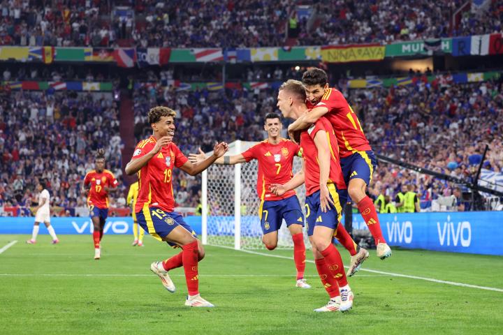 Varios jugadores de la selección española celebran uno de los goles frente a Francia.