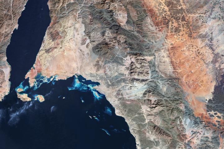 Vista satélite del progreso de la construcción de The Line, en Arabia Saudí.