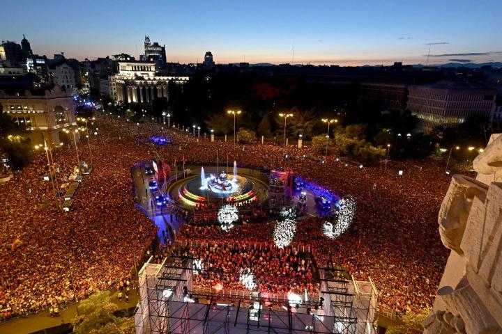 Imagen áerea de la Plaza de Cibeles en la que la Selección española ha celebrado la Eurocopa 2024