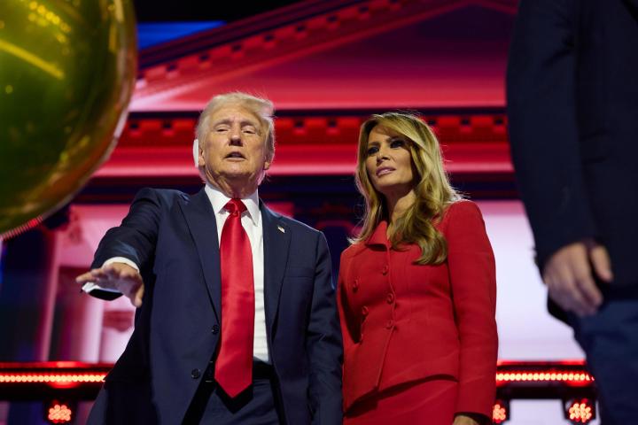 Melania Trump junto a su marido y candidato del Partido Republicano a la Casa Blanca.