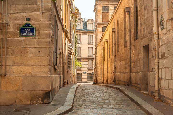 Una calle de la parte antigua de París.