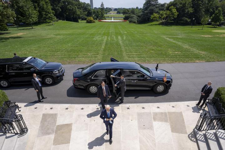 La imagen de Joe Biden volviendo a la Casa Blanca después de su tercer covid