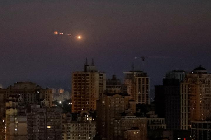 Explosión de un dron ruso en los cielos de Kiev, Ucrania.