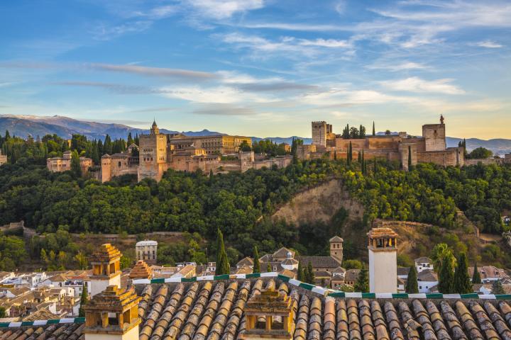 Vista de la Alhambra de Granada y el barrio del Albaicín.