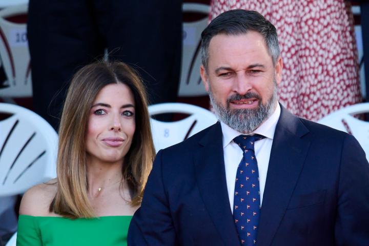 Lidia Bedman y Santiago Abascal en la recepción ofrecida por los reyes el 12 de octubre de 2023.