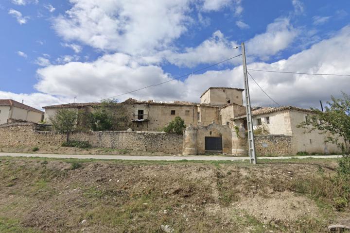 Vista del palacio de los Isla Villalaín, a la venta en Burgos