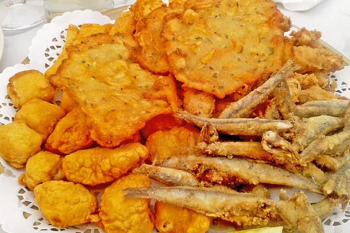 Imagen de archivo de pescaíto frito.