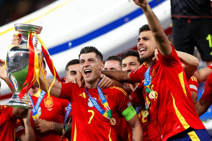 Morata y Rodri celebrando la Eurocopa.