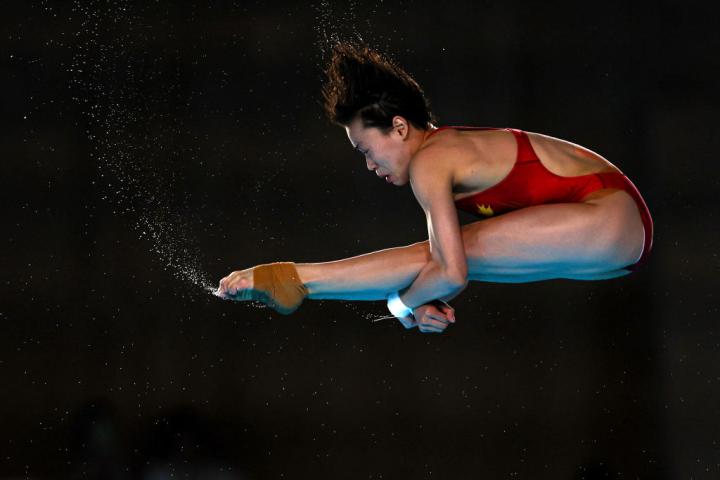 alt="alt="La saltadora china Quan Hongchan firmó un salto perfecto en la final de saltos de trampolín  de 10 m femeninos.""