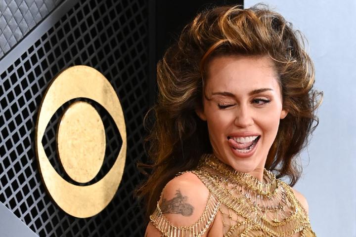 La cantante Miley Cyrus, en los Grammy el 4 de febrero de 2024.