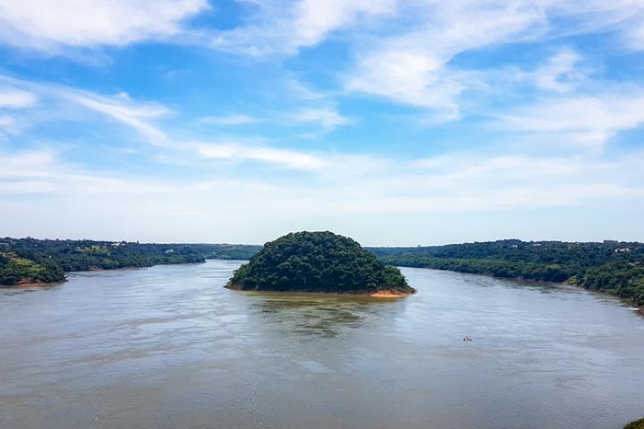 Vista aérea del río Paraguay, en la frontera con Brasil.