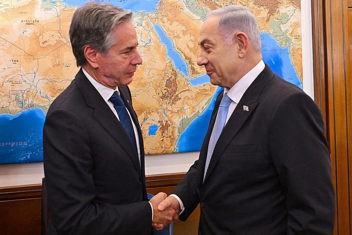 El jefe de la diplomacia estadounidense, Anthony Blinken, y el primer ministro israelí, Benjamin Netanyahu.
