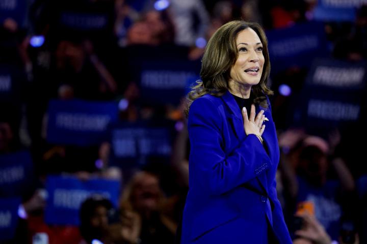 Kamala Harris en el acto de campaña del Partido Demócrata desde el que ha aceptado al candidatura.