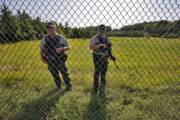 Dispositivo de seguridad desplegado en el primer mitin al aire libre de Donald Trump tras su atentado de julio.