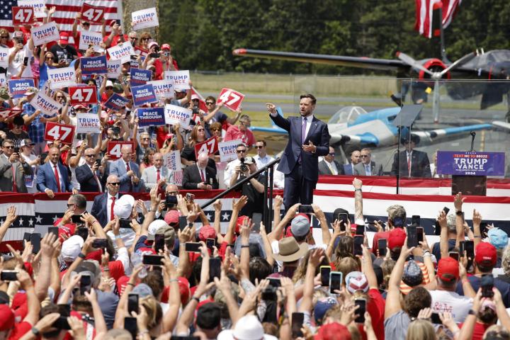 J.D. Vance, candidato a la vicepresidencia del Partido Republicano, en el mitin de Asheboro.