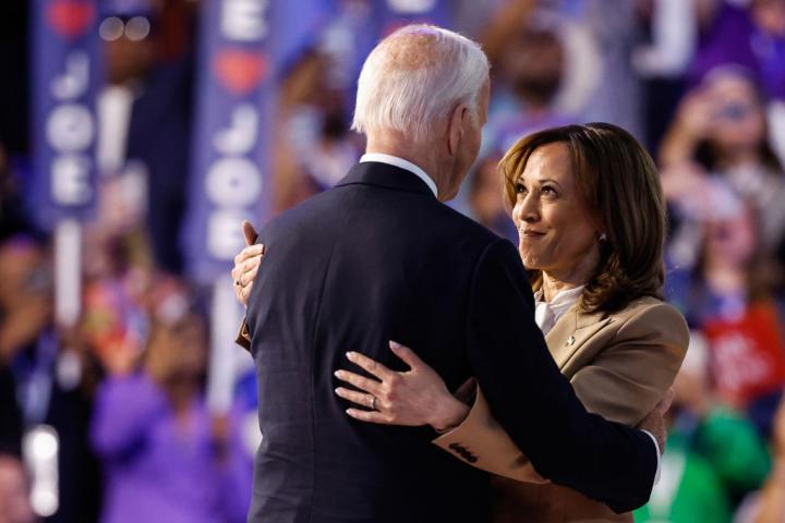 Kamala Harris con Joe Biden el primer día de la Convención Demócrata de Chicago.