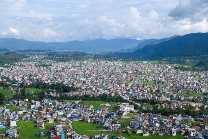 Vista de la ciudad nepalí de Pokhara (Nepal, India).
