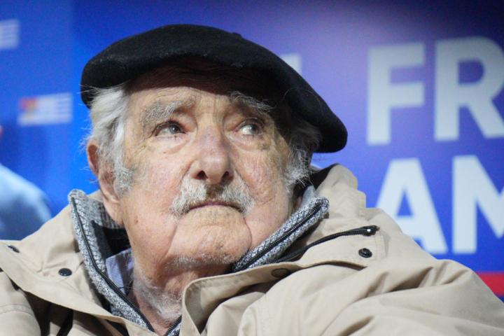 El expresidente de Uruguay, José Mujica, habla en una rueda de prensa en Montevideo