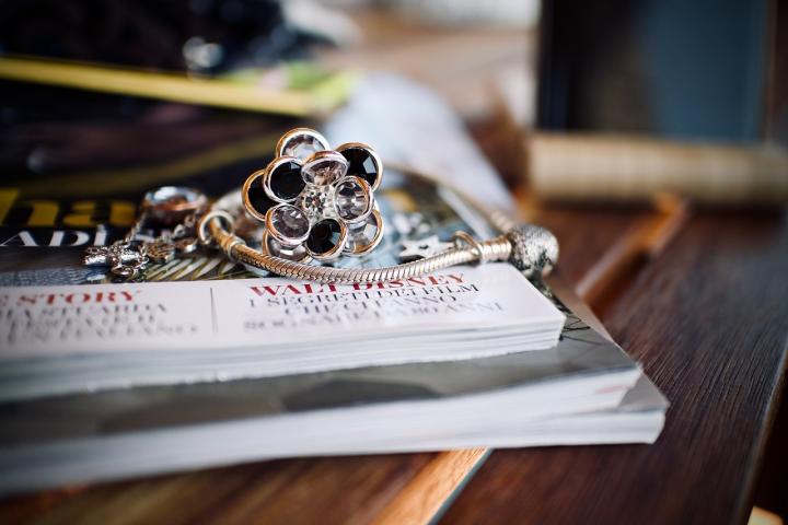 Las pulseras con charms son perfectas para dar a conocer tu personalidad, tus gustos o los momentos más felices de tu vida.