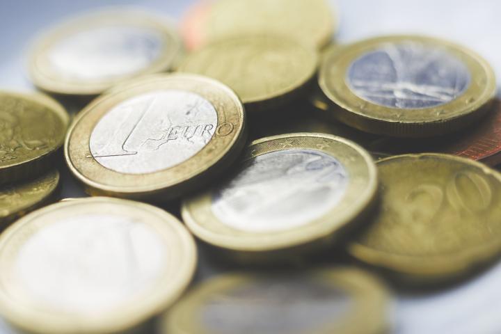 Foto de archivo de monedas de euros.