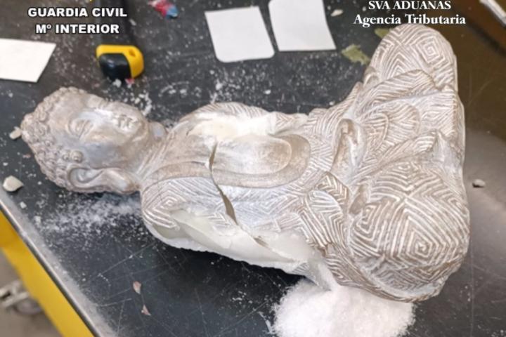 Una de las figuras de Buda aprehendidas que contenía metanfetamina en su interior.