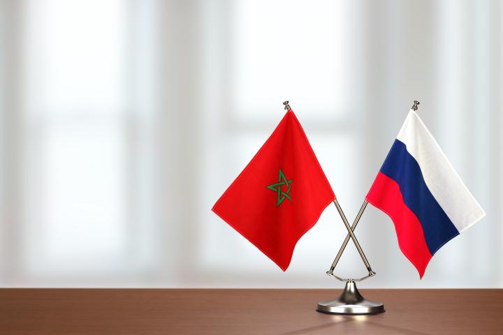 Imagen con las banderas de Marruecos y de la Federación de Rusia.