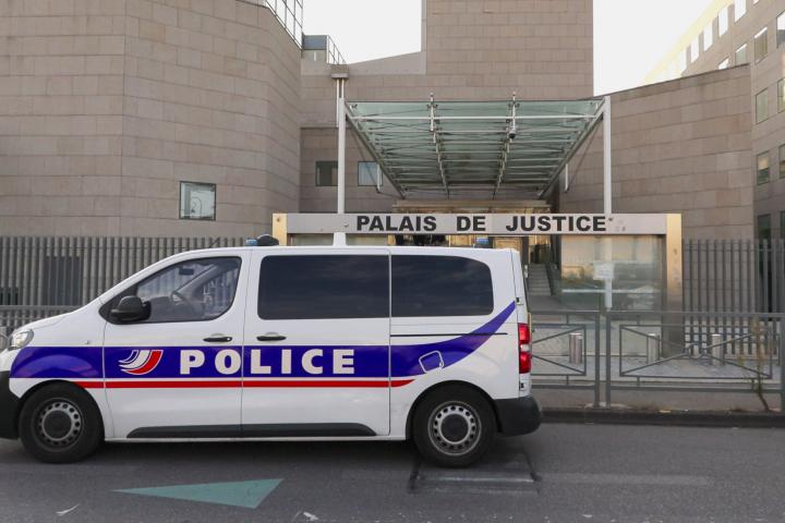 Vista del Palacio de Justicia de Aviñón durante nueva jornada del juicio contra Dominique Pelicot, el hombre que está siendo juzgado en Aviñón (sureste de Francia) por haber drogado durante años a su mujer Gisèle Pelicot para que otros abusaran sexualmente de ella.