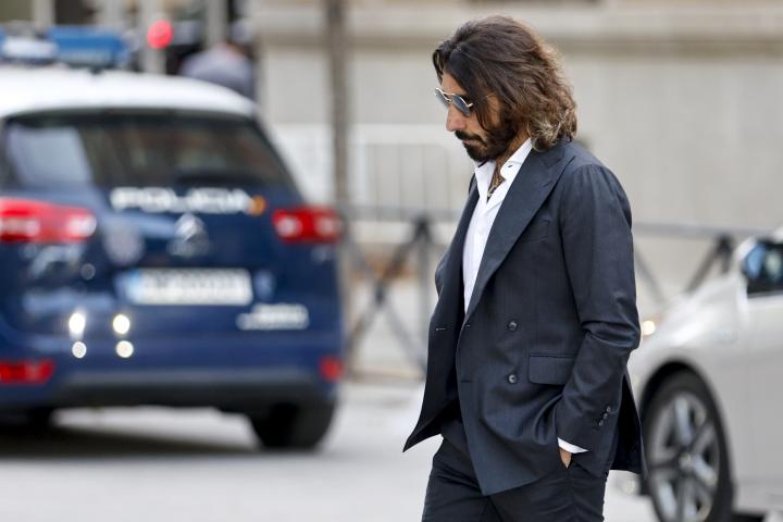 El consejero delegado (CEO) de Globalia, Javier Hidalgo, a su llegada a la Audiencia Nacional, este jueves. El juez de la Audiencia Nacional que investiga presuntas contrataciones irregulares en el marco del caso Koldo prosigue con los interrogatorios, en este caso al consejero delegado (CEO) de Globalia Javier Hidalgo, en calidad de testigo.