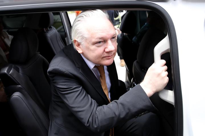 El fundador de WikiLeaks, Julian Assange, ya como un hombre libre.