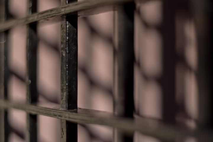 Imagen de archivo de barrotes de una celda.